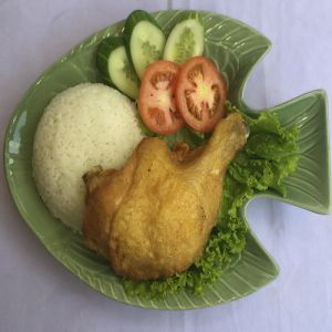 Grilled chicken thighs served with steamed rice