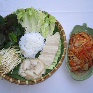 Pickled shrimp with papaya, shrimp, pork and vegetables