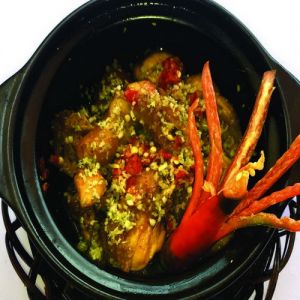 Stewed chicken In Clay Pot (with citronella, chili)